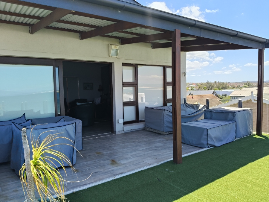 4 Bedroom Property for Sale in Wavecrest Eastern Cape